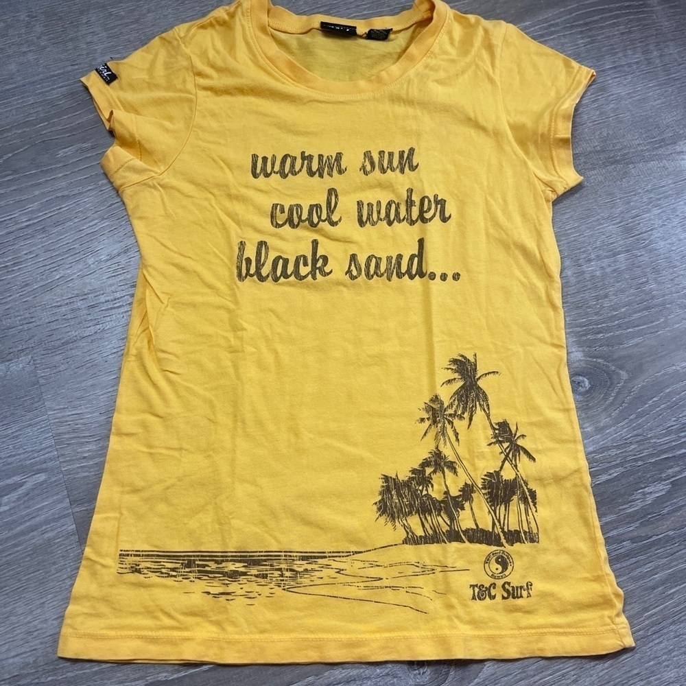 𝅺t&c Surf Womens Yellow Tee Shirt “Warm Sun Cool Water Black Sand…” small